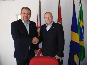 O Presidente Estadual do Amazonas Cícero Alencar, cumprimenta o Deputado Federal Constituinte Eymael, durante sua visita a Sede do PSDC em São Paulo. (Fotos: Coordenadoria de Comunicação)