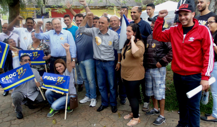 Na imagem um dos grandes momentos dessa peregrinação por varias cidades no encontro com democrata Cristãos de São Vicente onde o PSDC apoiou o candidato a Prefeito que venceu as eleições Pedro Gouveia.