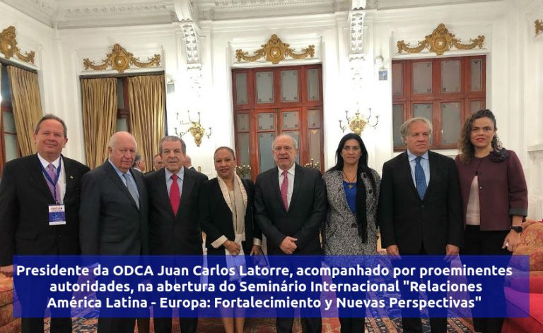 Presidente da ODCA Juan Carlos Latorre, acompanhado por proeminentes autoridades, na abertura do Seminário Internacional “Relaciones América Latina – Europa: Fortalecimiento y Nuevas Perspectivas”