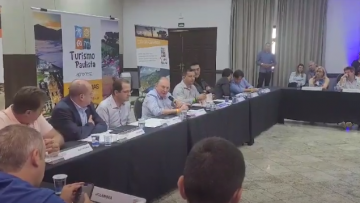 O Constituinte Eymael, em Atibaia, no encontro de 70 Prefeitos de Estâncias Turisticas, de São Paulo.